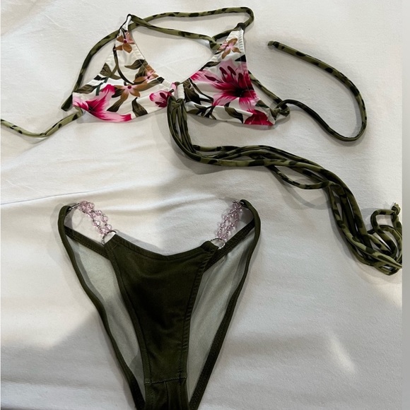 Colleen Kelly Tropical Modeling Bikini - Small - Picture 2 of 2